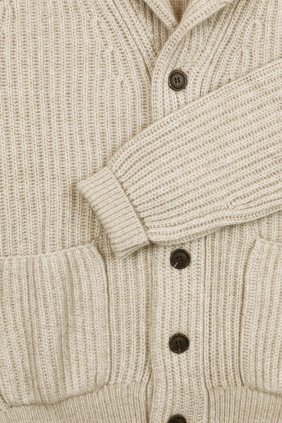 Debeli pleteni kardigan od kašmira sa šal-kragnom u bež boji